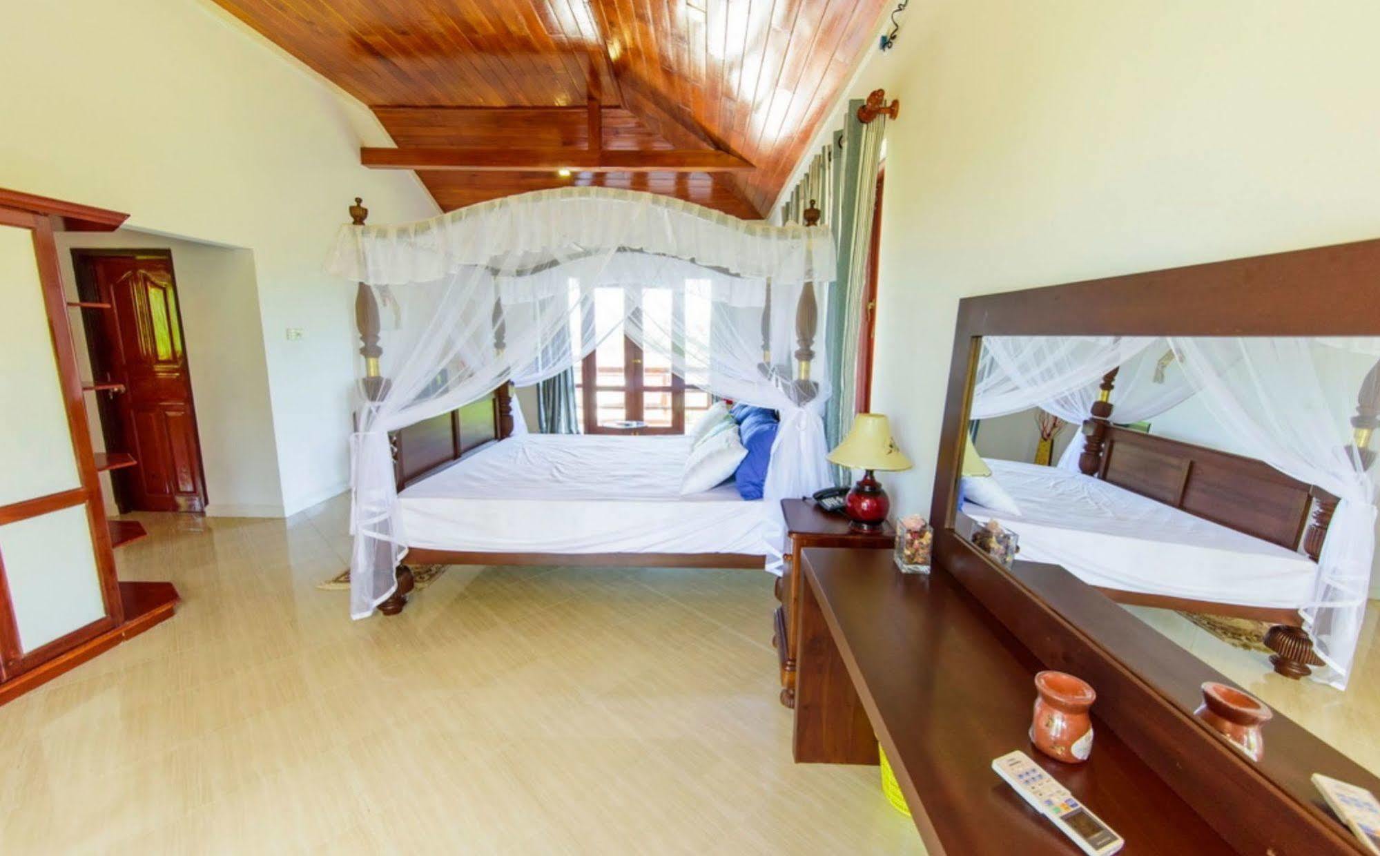 Hikka Hide Villa Hikkaduwa Extérieur photo